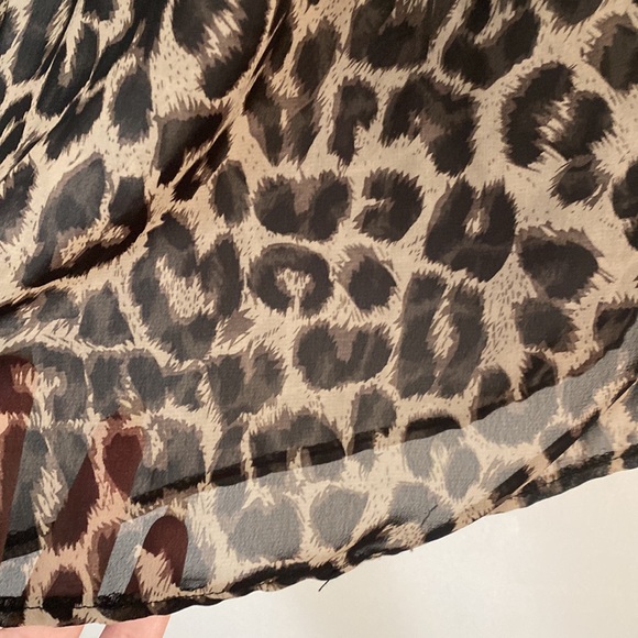 Lily and Lou - Sheer Lightweight Button up Leopard print top - Size 18 - Picture 2 of 4